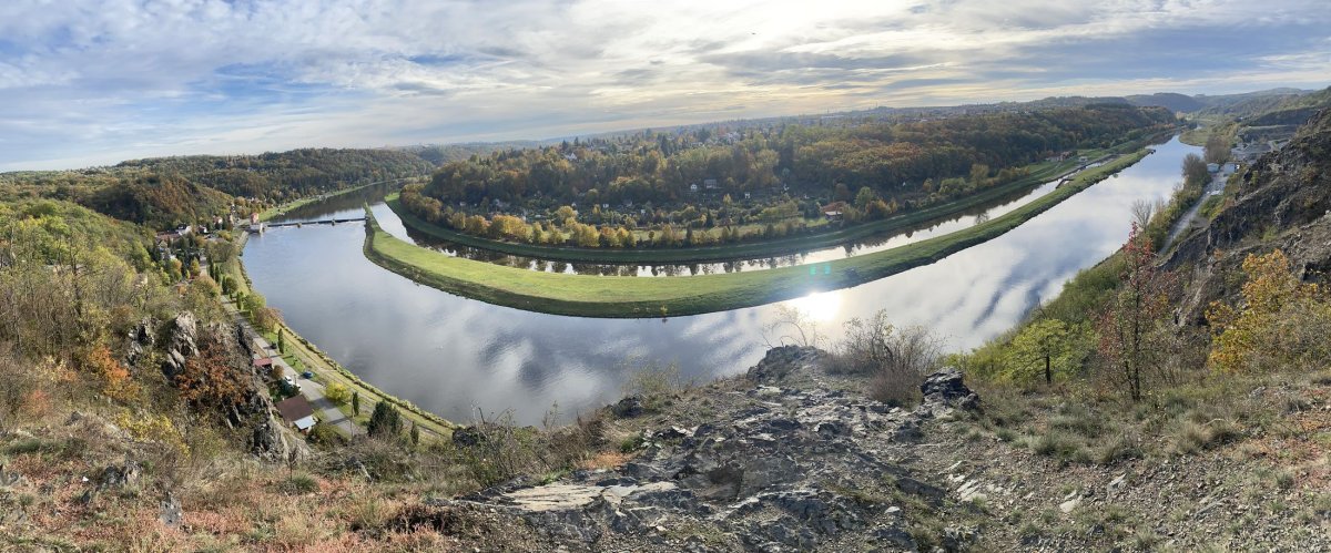 Klecanský háj a skalní vyhlídka nad Vltavou