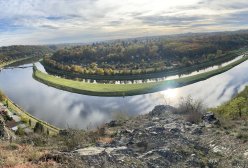 Klecanský háj a skalní vyhlídka nad Vltavou