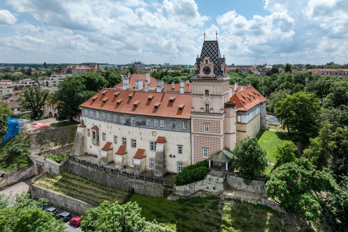 Zámek a zahrady v Brandýse nad Labem